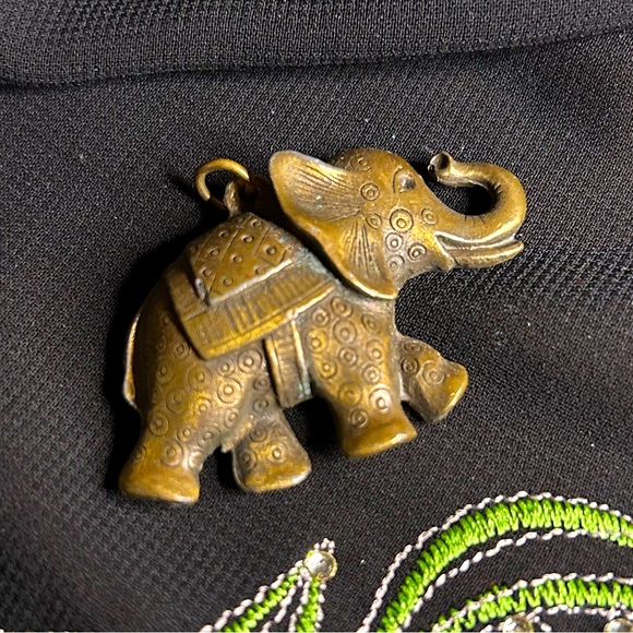 Vintage Jewelry - VTG Brass Elephant Etched pendant. Unbranded